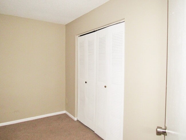 Building Photo - 341 Beverly St