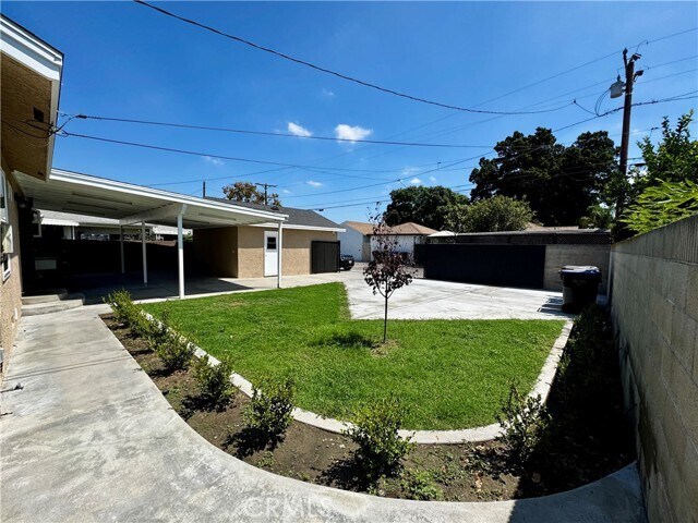 Building Photo - 14414 Studebaker Rd