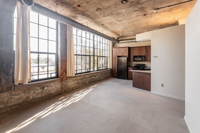 Building Photo - Graphic Arts Lofts