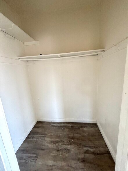 Building Photo - 2905 Van Buren Pl