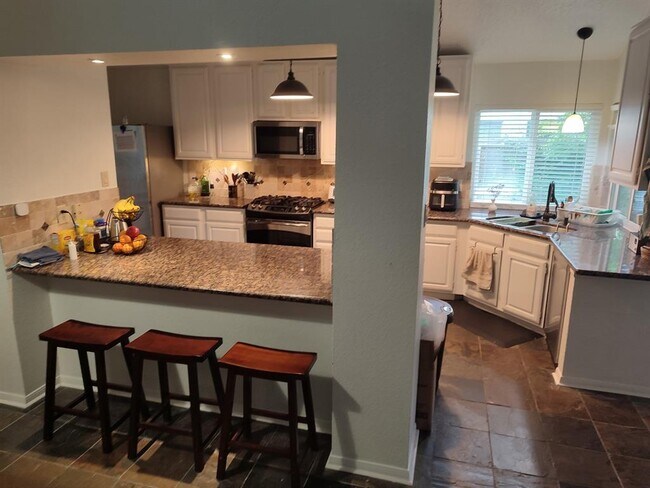 Building Photo - 2223 Greencove Ln