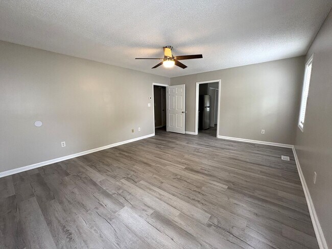 Building Photo - 105 Lonesome Wind Way