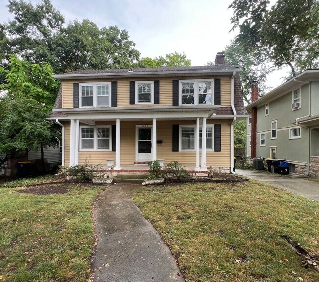 Primary Photo - Charming 3-Bed Home Near Loose Park & Plaza!