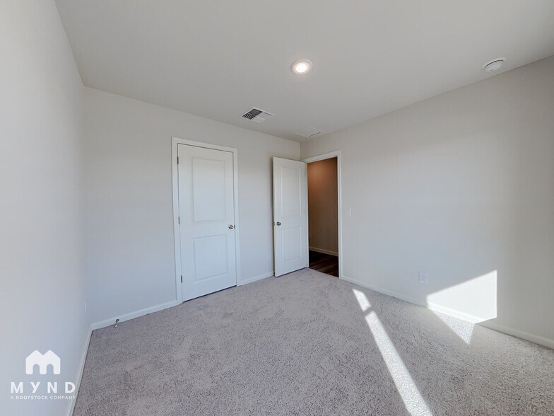 Building Photo - 222 S Picacho Heights Rd