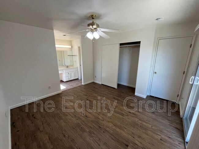 Building Photo - 451 W Marilyn St