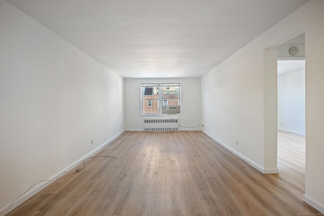 Building Photo - 39 Glenbrook Rd