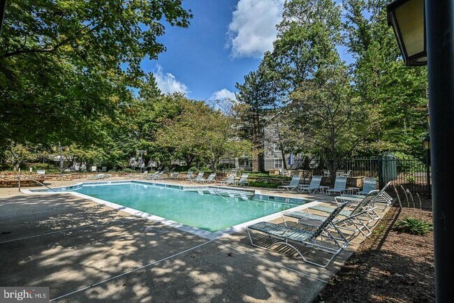 Building Photo - 13070 Autumn Woods Way