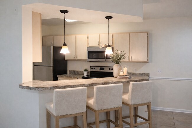 Building Photo - Beautiful 1/1 condo Lake View close to UCF and Valencia College.