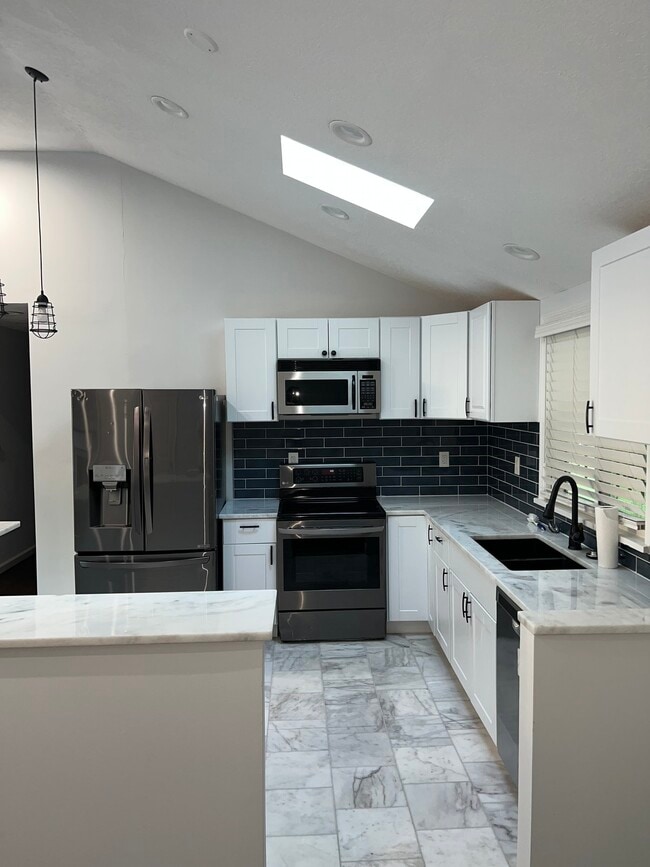 Building Photo - 9316 Fairwood Dr