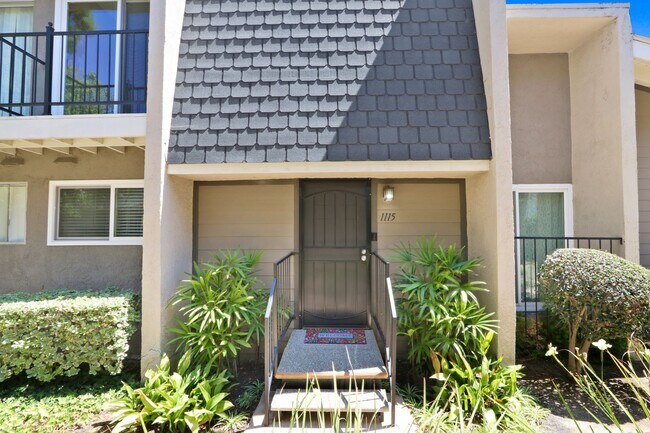 Building Photo - Recently Renovated Multi-Level Condo