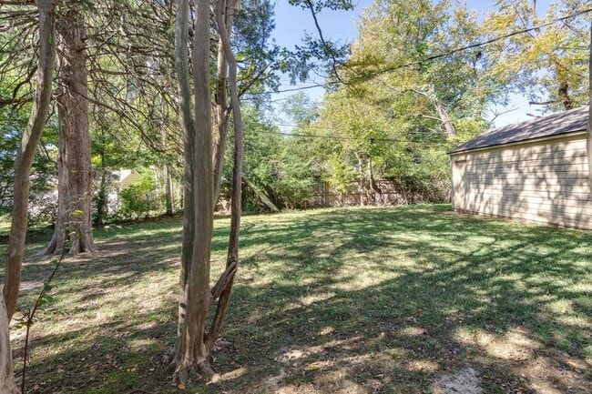 Building Photo - 695 Berry Rd