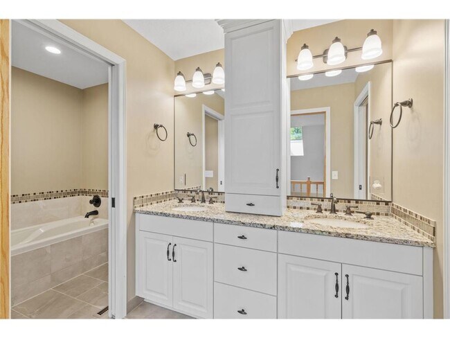Building Photo - 6210 Deerwood Cir N