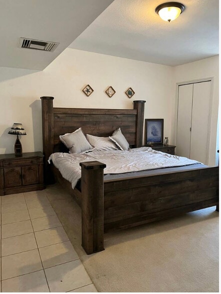 Building Photo - 1617 S Forest Knoll St