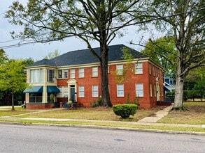 Building Photo - Delightful 2-Bedroom