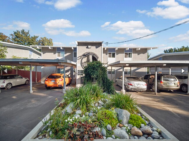 Building Photo - DESIRABLE MILLWOOD NEIGHBORHOOD ON TREE LI...