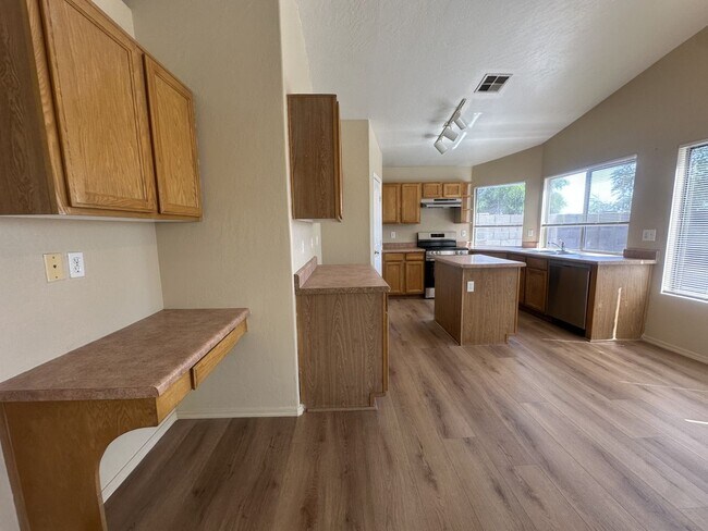 Building Photo - Walking Distance to McQueen Park!