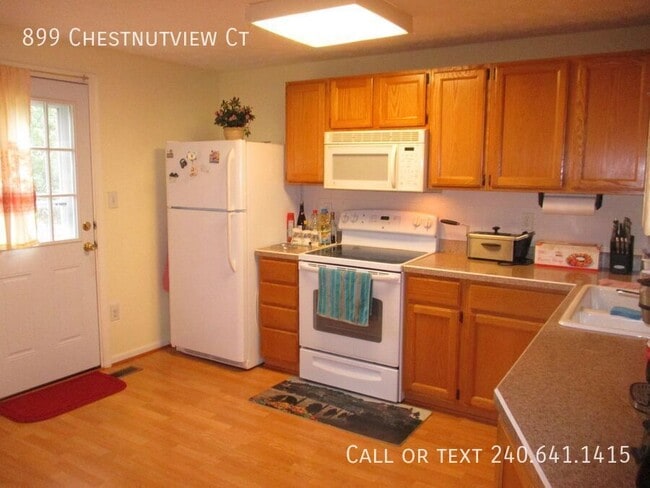 Building Photo - 899 Chestnutview Ct