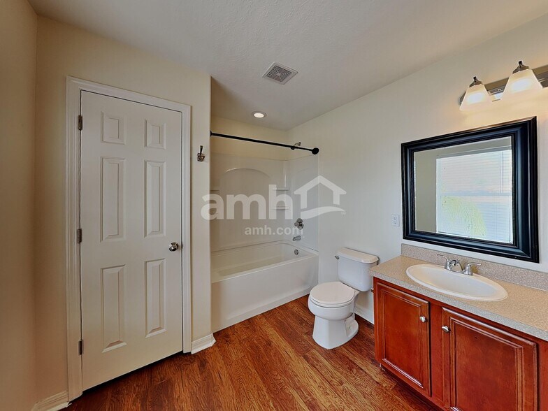 Building Photo - 19554 Timberbluff Dr