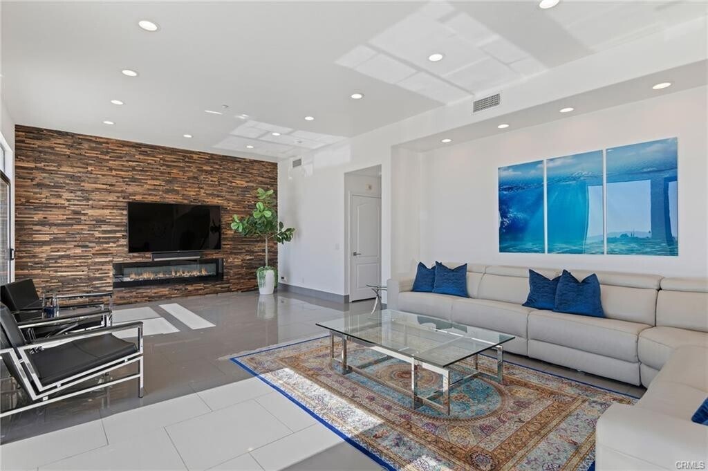 Building Photo - 17764 Sidwell St