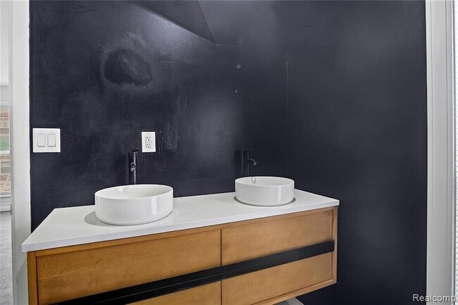 Building Photo - 671 Clairmount Ave