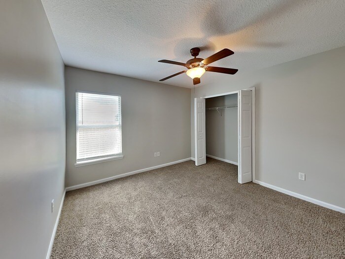 Building Photo - 244 Bridgeport Ln