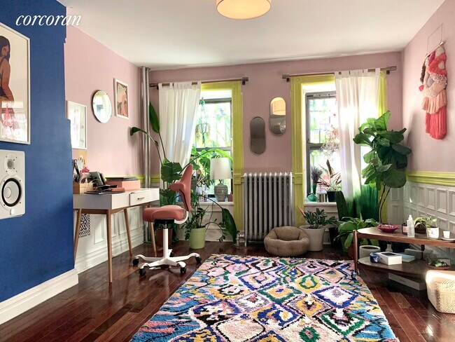 Building Photo - 541 Decatur St