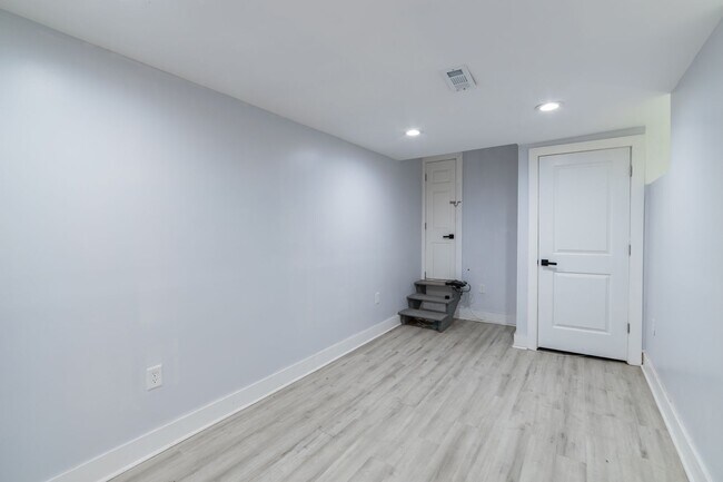 Building Photo - 5111 Willows Ave