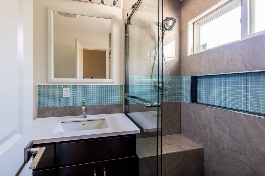 Building Photo - 861 Hollenbeck Ave