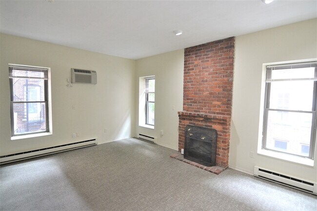 Building Photo - 67 St Germain St