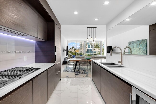 Building Photo - 1 Collins Ave