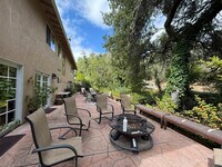 Building Photo - 150 Tiptoe Ln