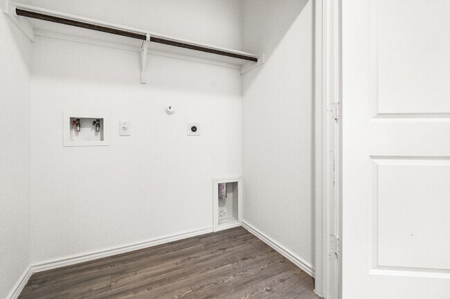 Building Photo - 907 Stricker Path