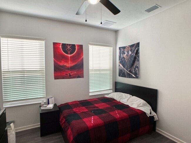 Building Photo - Porter's Lakeside - Luxury 4 Bedroom, 4 Ba...