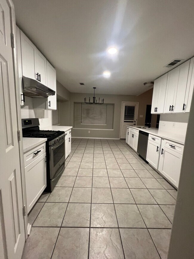 Building Photo - 8114 Lantana Dr