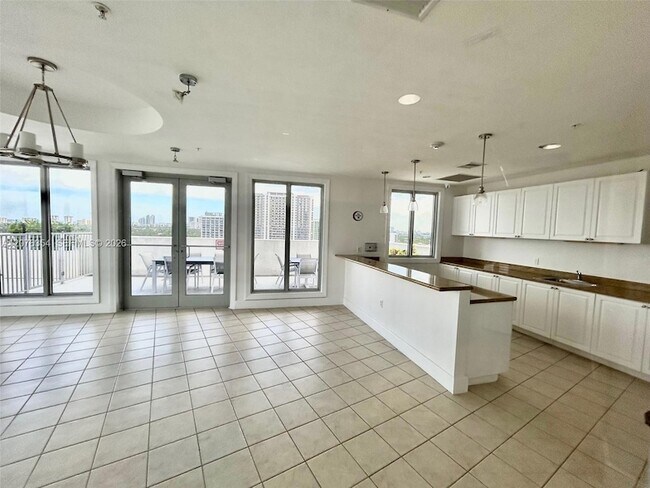 Building Photo - 1830 Radius Dr
