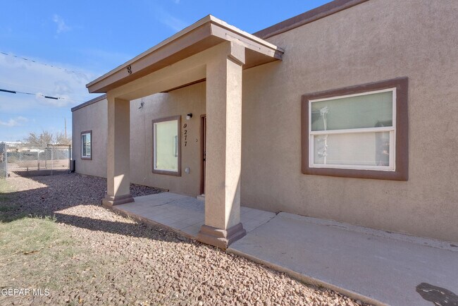 Building Photo - 9277 Leonardo Ave