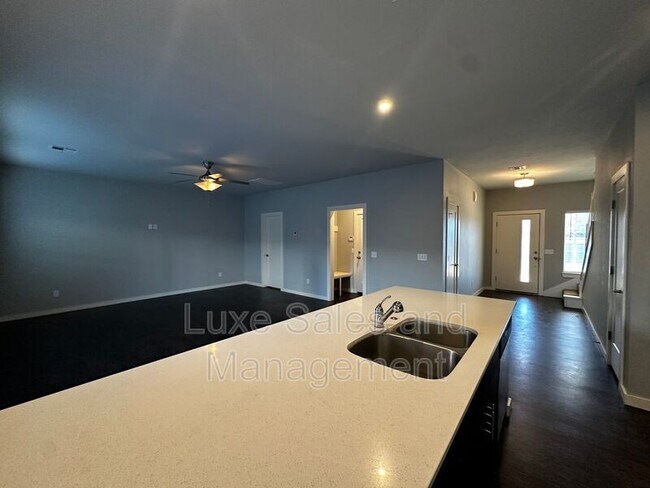 Building Photo - 17604 Sunny Hollow Rd