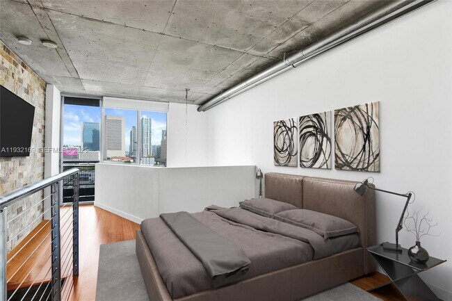 Building Photo - 690 SW 1st Ct