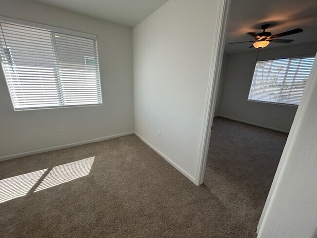 Building Photo - Brand new 4 bedroom 3 bathroom with solar in NW Visalia!!