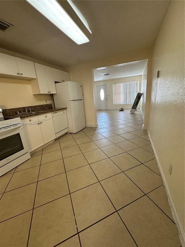 Building Photo - 4041 SW 50th St