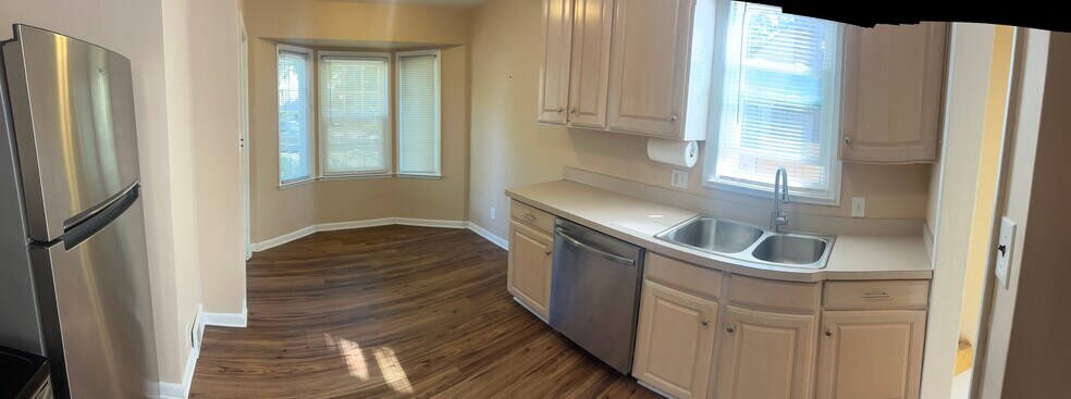 Building Photo - 1709 W Farnum Ave