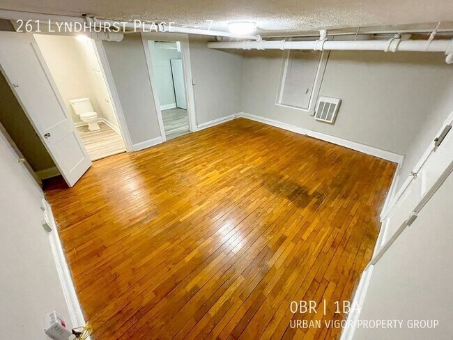 Building Photo - 261 Lyndhurst Pl