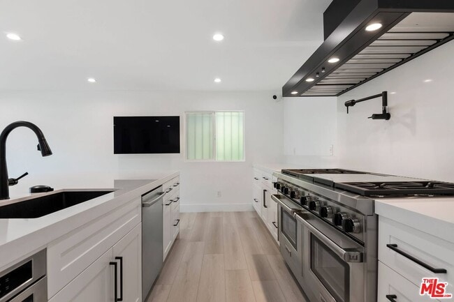 Building Photo - 1917 11th St