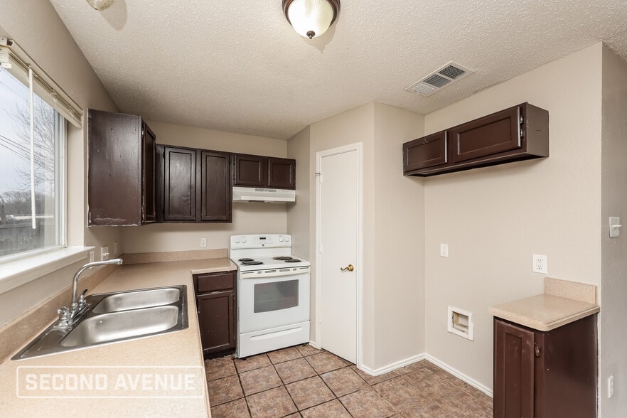 Building Photo - 12931 Parker Ct