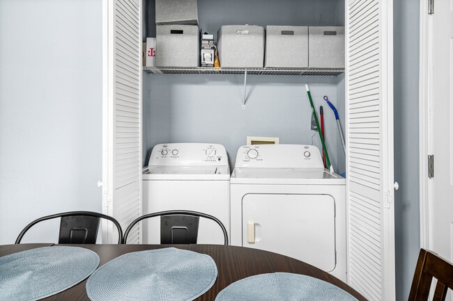 Building Photo - 866 United Ave SE