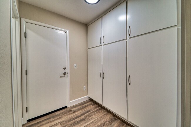 Building Photo - Spacious 4-Bedroom Home with Modern Amenities & Great Location