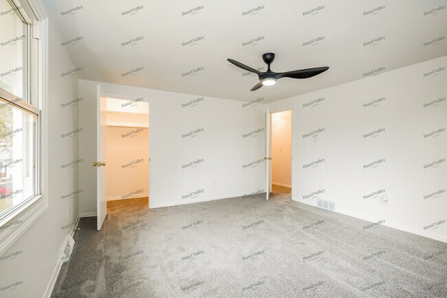 Building Photo - 1288 Oakfield Dr N