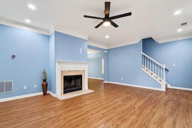 Building Photo - 5495 Hampton Ct