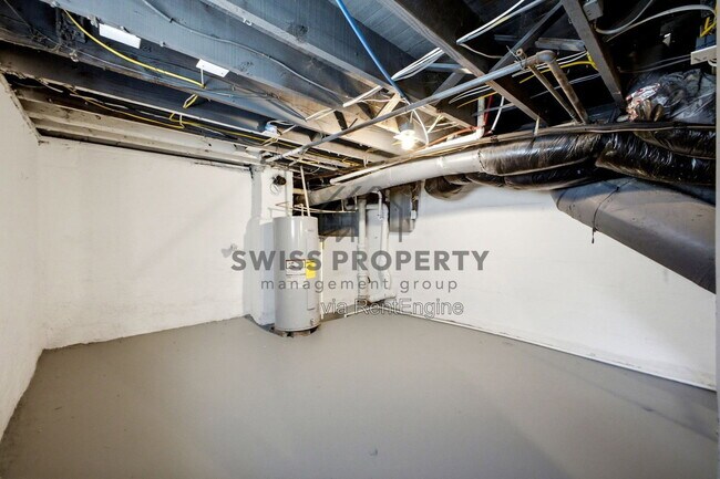 Building Photo - 977 Miller Ave
