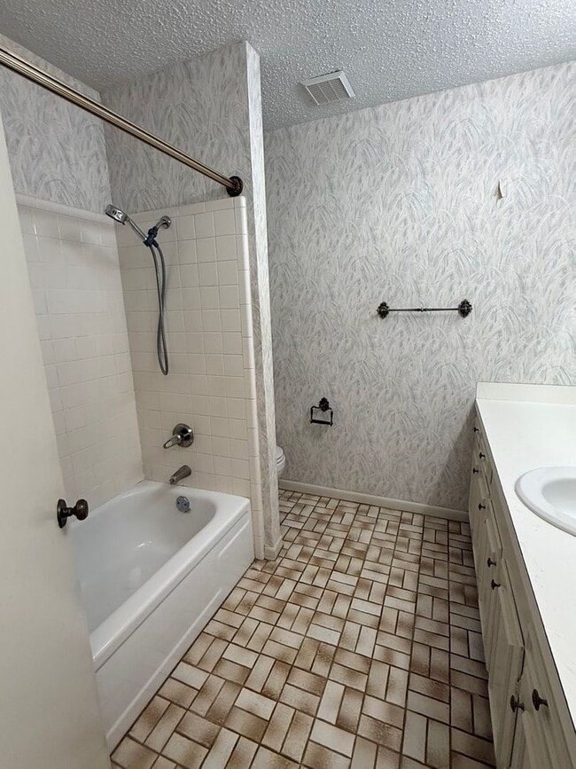 Building Photo - Large 3 Bedroom 2 Bath in PTISD